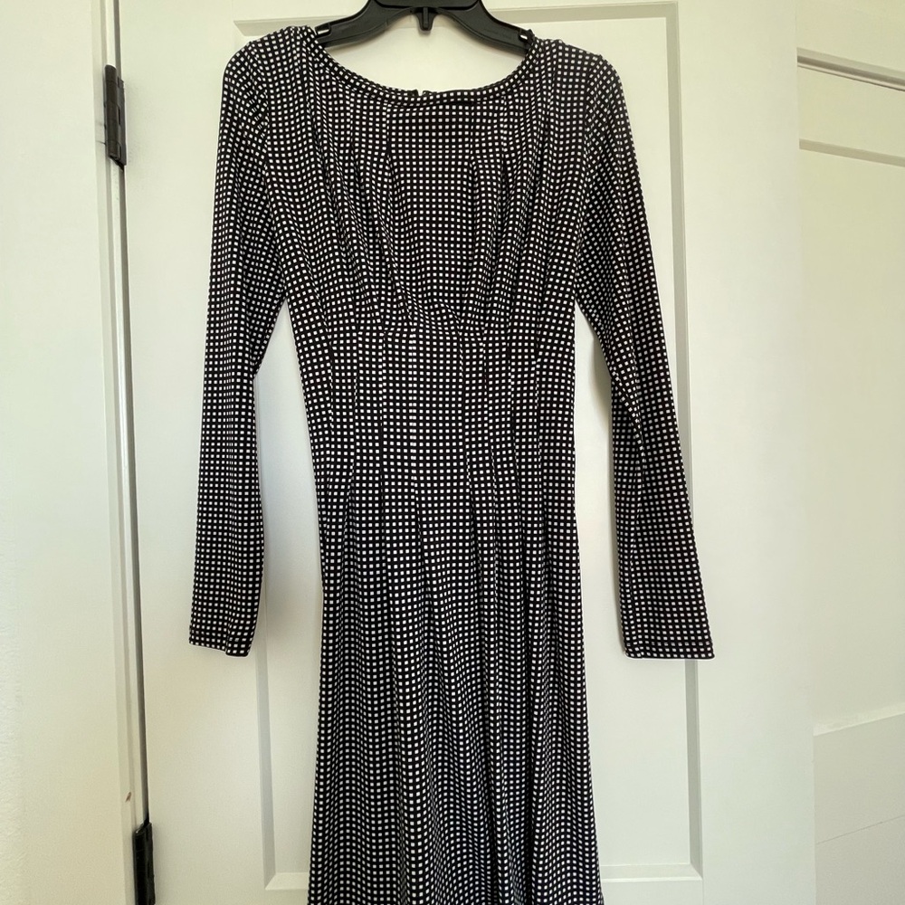 Michael Kors Black and White Pleated Sheath Dress Knee-Length Long Sleeve